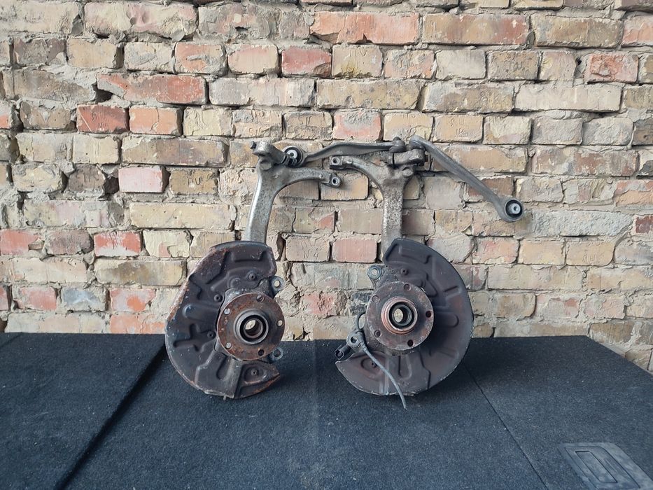 Цапфа передня Ауді А4 В7 поворотний кулак Audi A4 B7