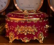 Kolekcjonerska Carska szkatuła w stylu Faberge z czerwoną emalią Paryż