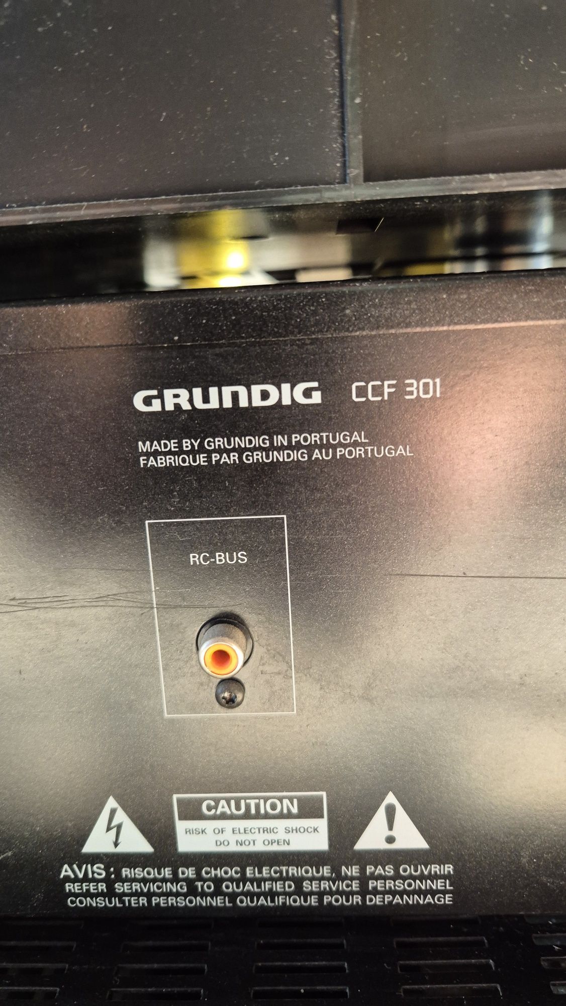 Wieża Grundig z głośnikami