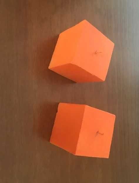 2  velas quadradas laranja