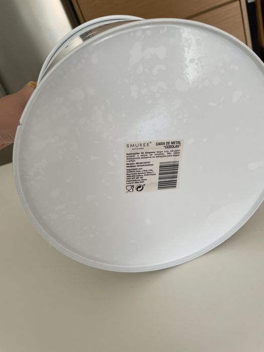pote/caixa supostamente para cebolas