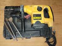 Dewalt d25404 qs mocna  mlotowiertarka 3-funkc.900w 4.2 j z kuciem