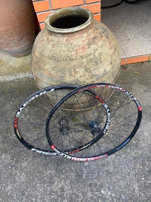 Vendo peças e vario material de bicicleta