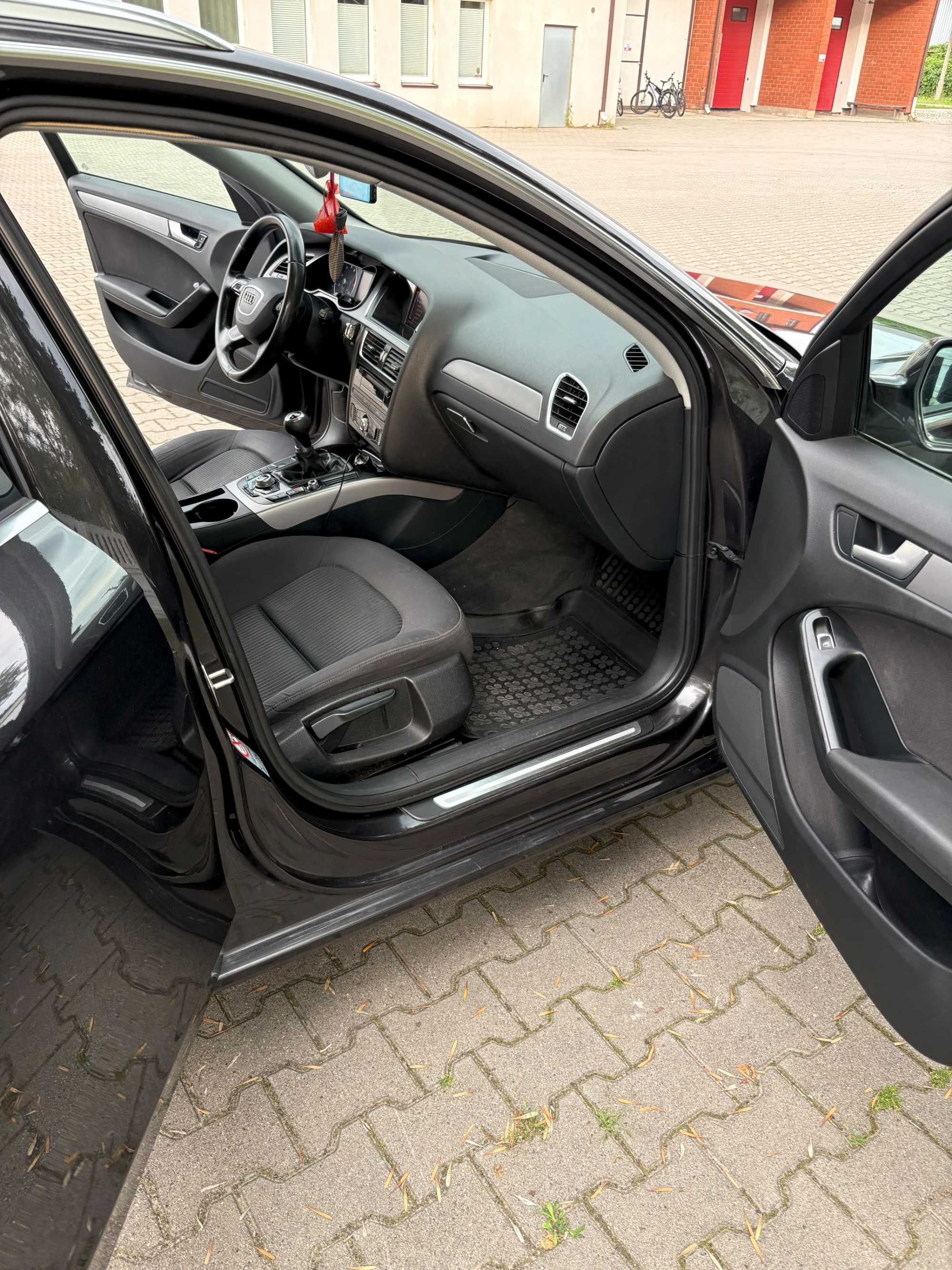 Audi a4 b8 2013r lift Manual
