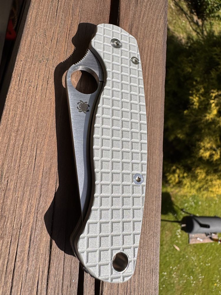 Spyderco Para Military 2 g10 plus tytan i beckspaser.