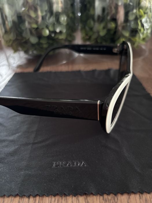 Okulary oryginalne Prada model SPR13Y 52021- stan bardzo dobry.
