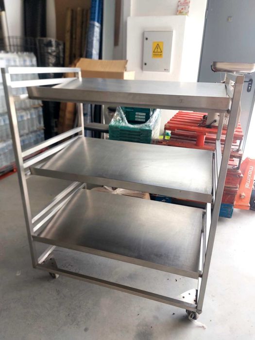 Carrinho/bancada em inox com rodas