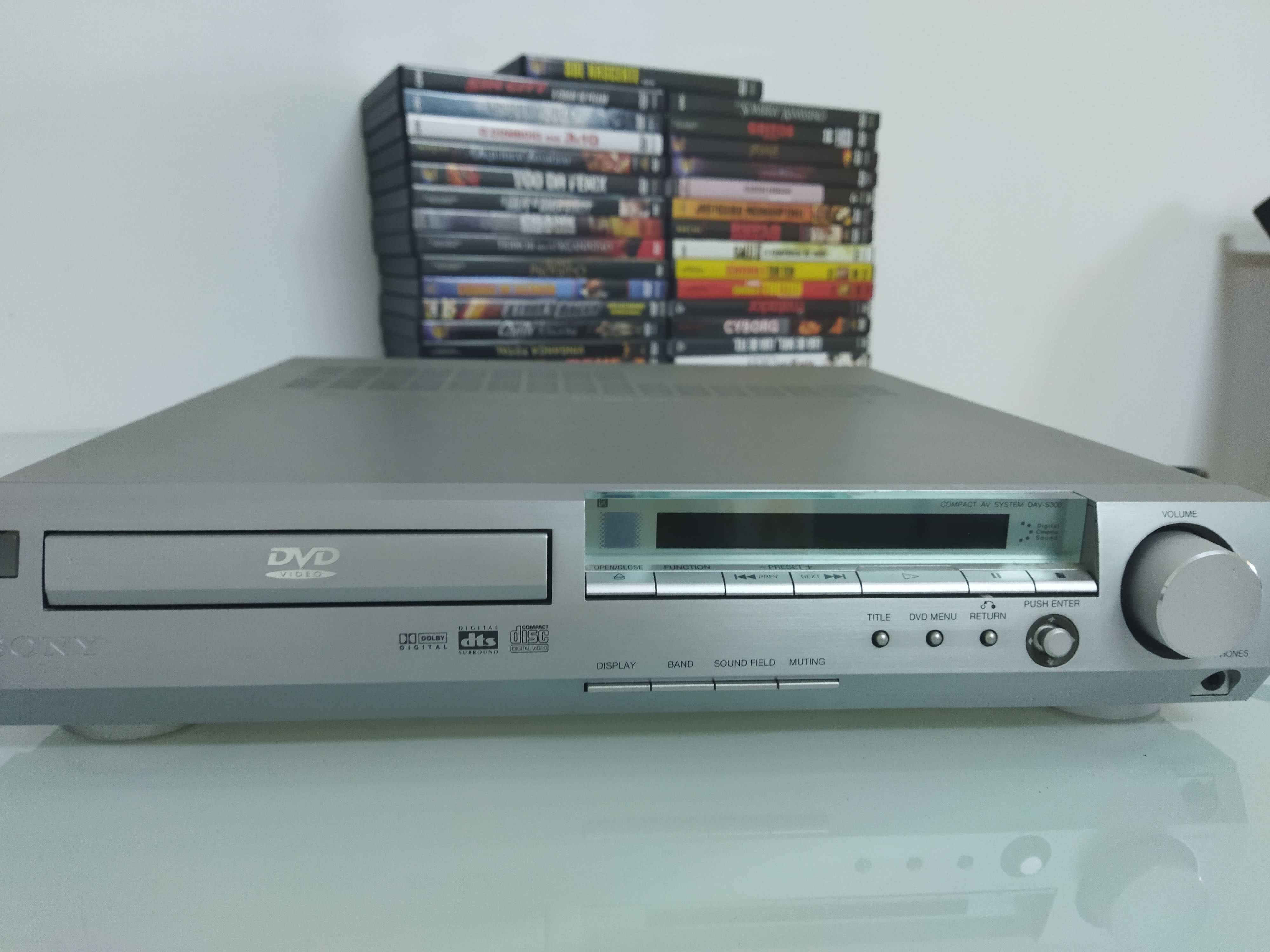 Leitor de DVD e comando, Sony. Sistema de som com 5 colunas, Sony