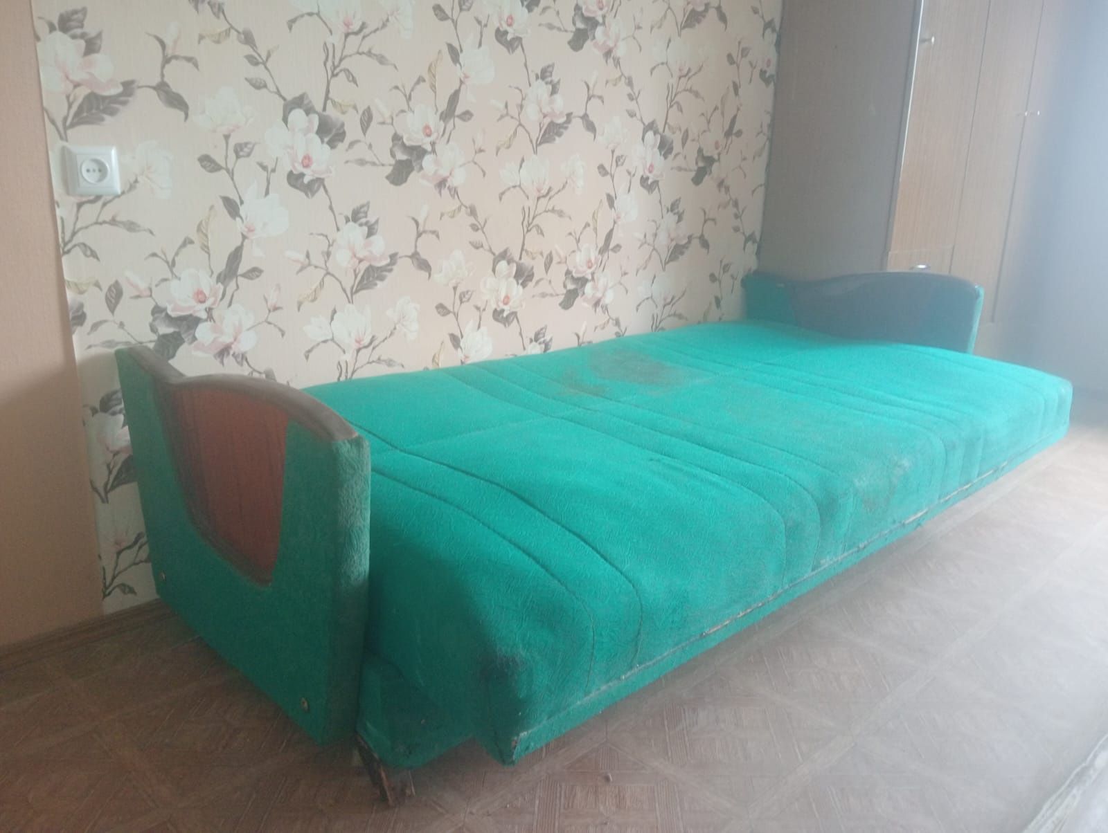 Диван, віддам безкоштовно