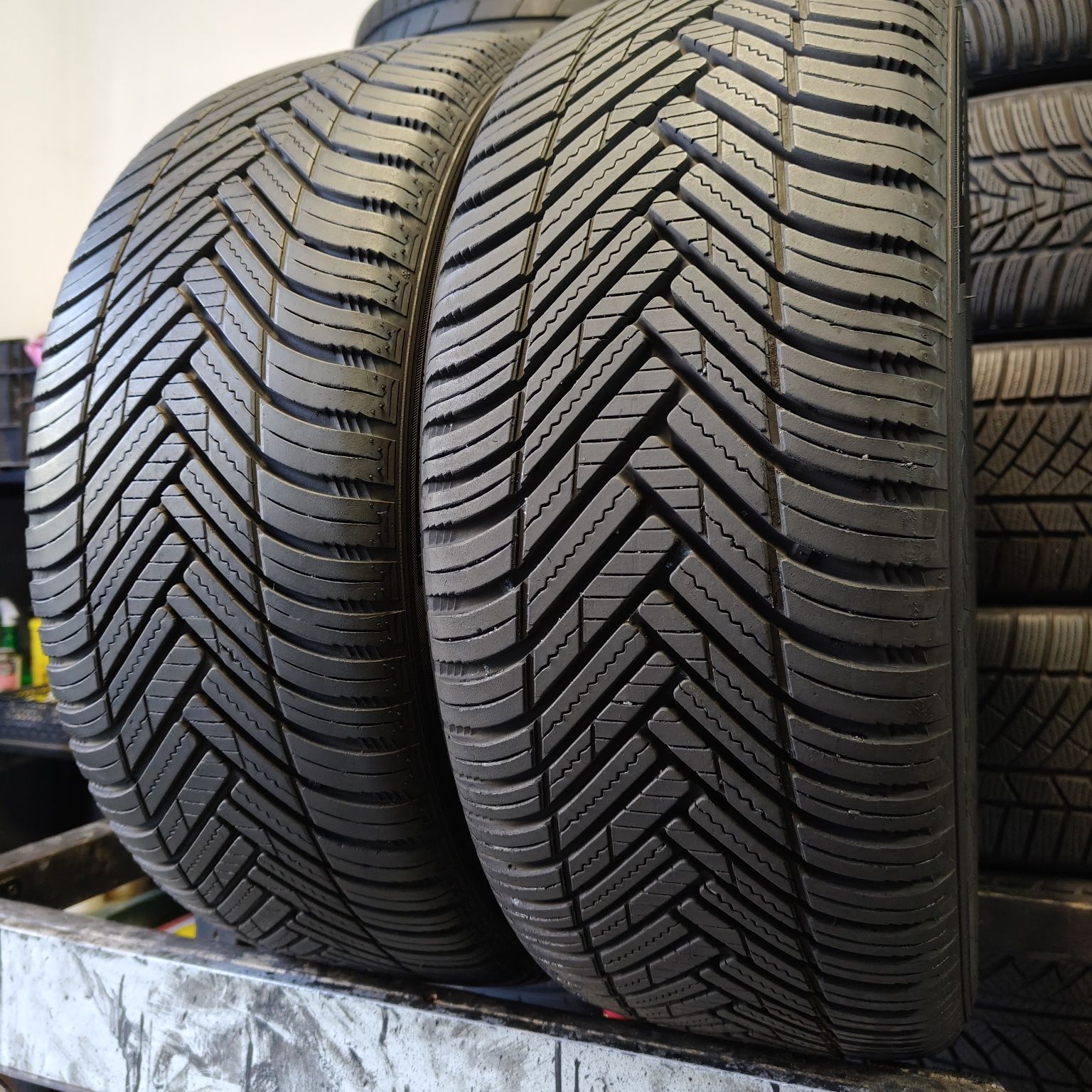 225/45/17 XL Sprzedam parę opon całorocznych Hankook