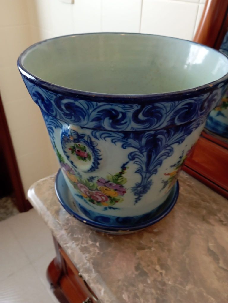 3 Vasos e um pedestal