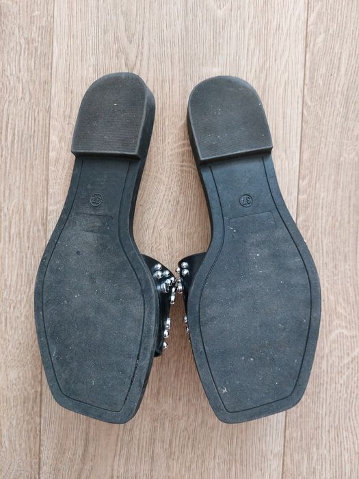 Klapki z cekinami 37