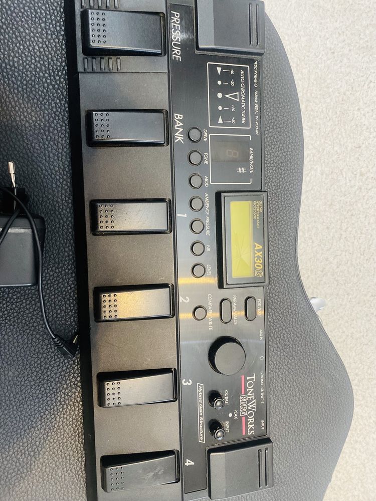 Pedaleira Korg AX30G