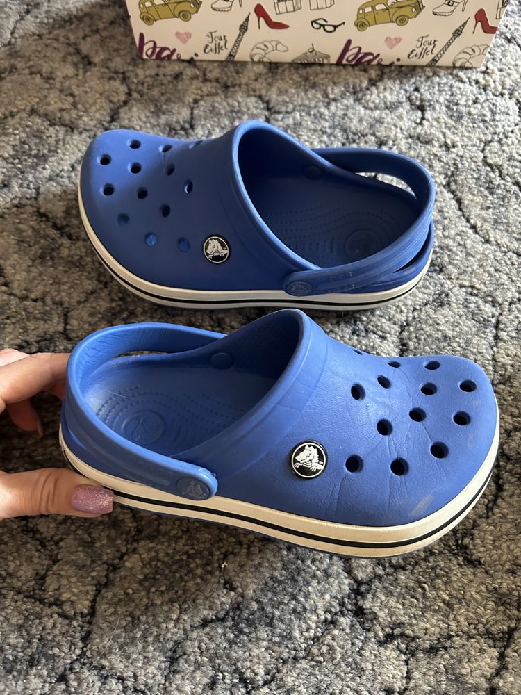 Туфлі босоніжки, crocs