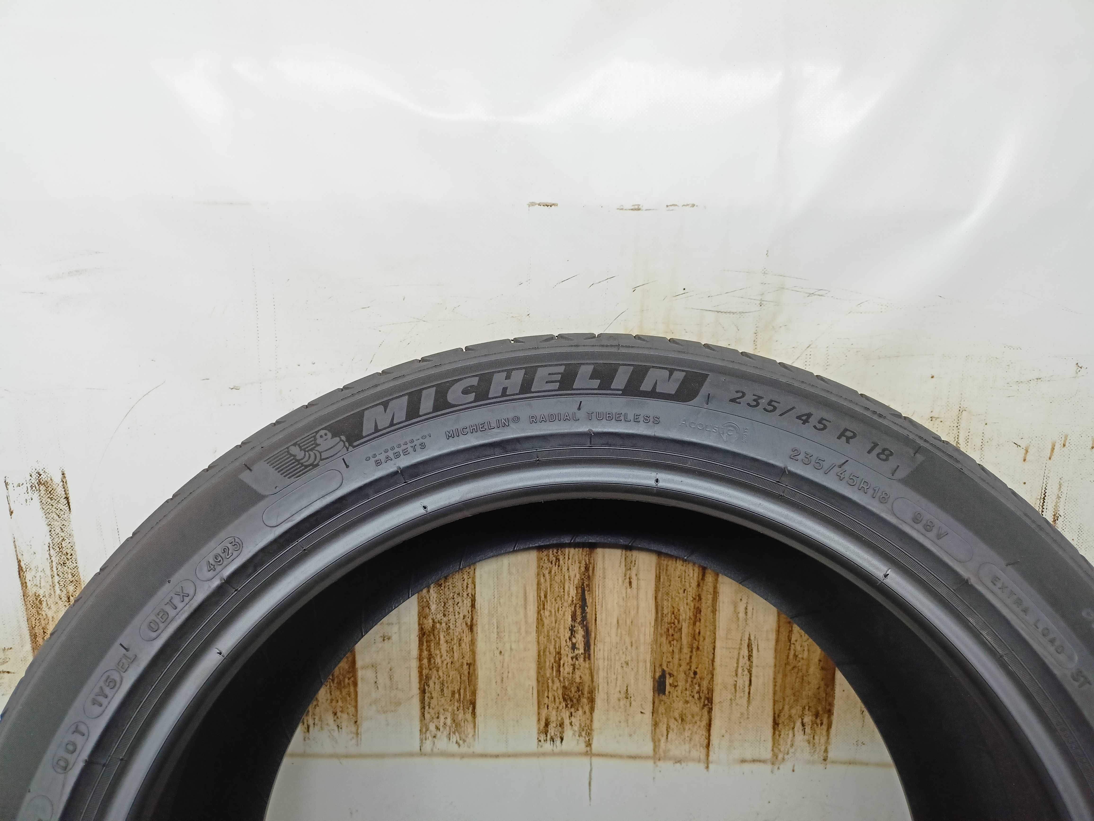 Michelin E-Primacy 235/45/18 2023r. 98V 6,4mm (4564)Opona