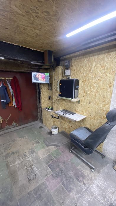 Продається гараж готовий до виконання ремонтних робіт. Завадівська 1в