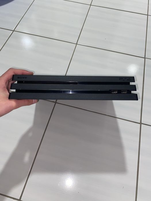 Продаю PlayStation 4 Pro – чудовий стан!