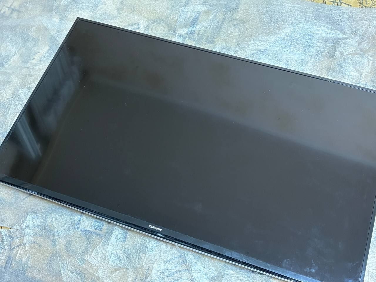Телевізор LED Samsung EU40J6300AU
