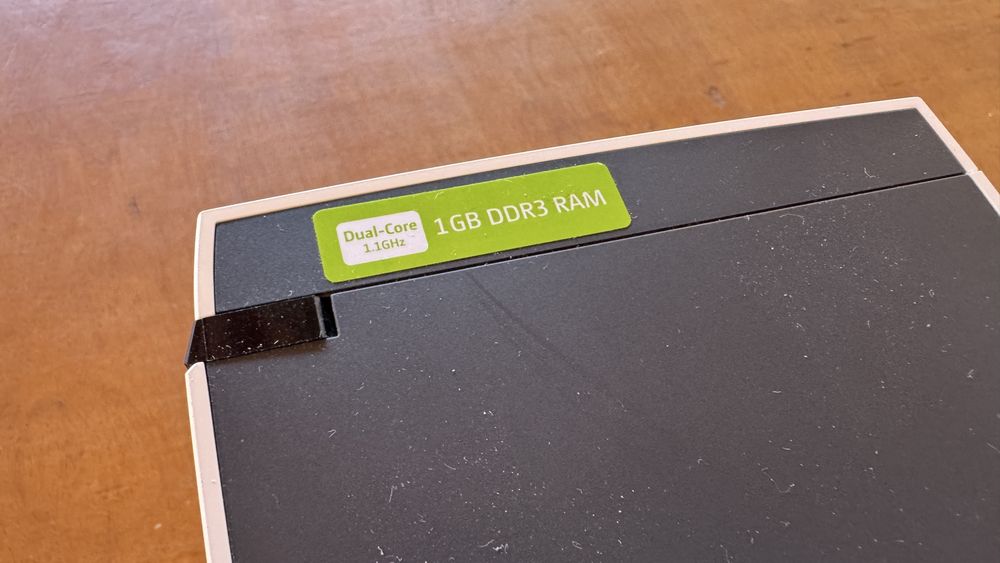 Disco rede QNAP TS-228 com 2 discos 4 tbytes