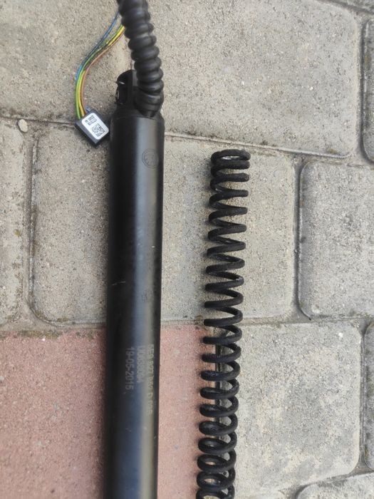 Амортизатори для електроляди skoda A7.