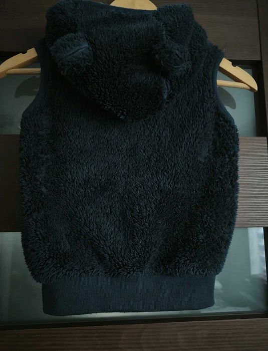 Bezrękawnik z kapturem