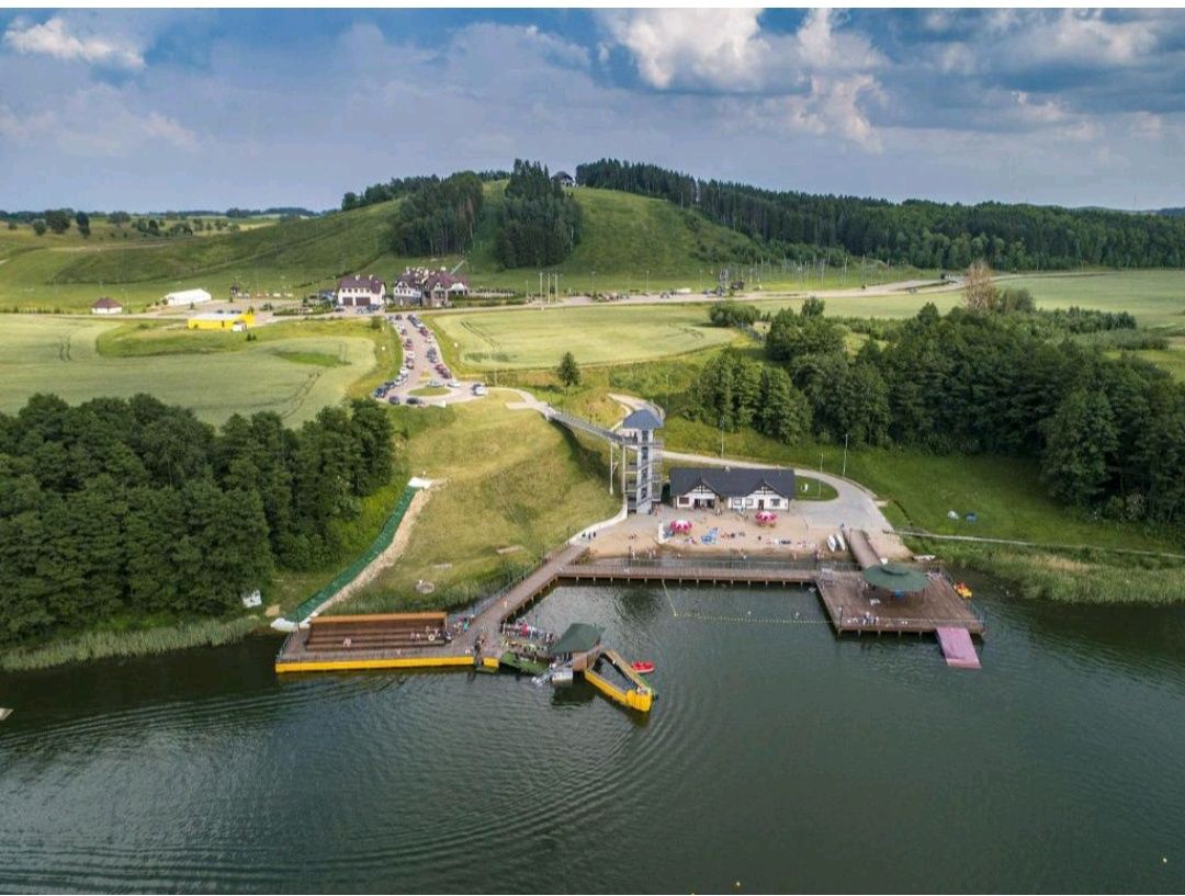 Chatka Leo domek nad jeziorem z balią do wynajęcia