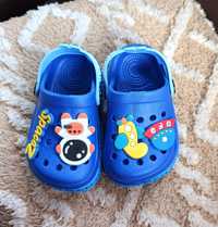 Klapki typu crocs