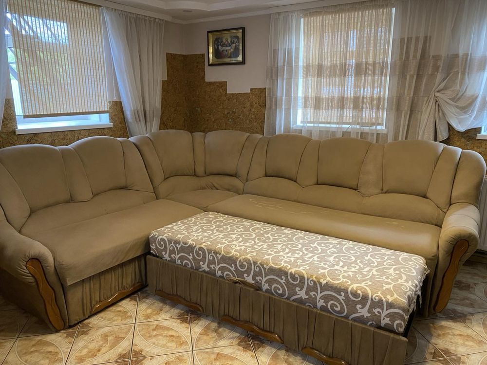 Диван кутовий .колір кава з молоком