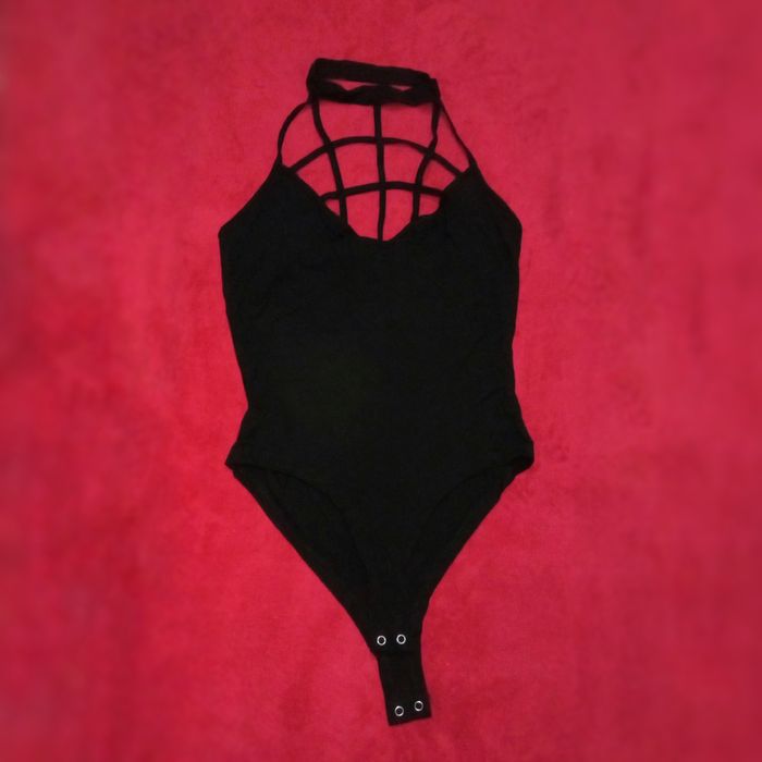 Чорне боді з чокером