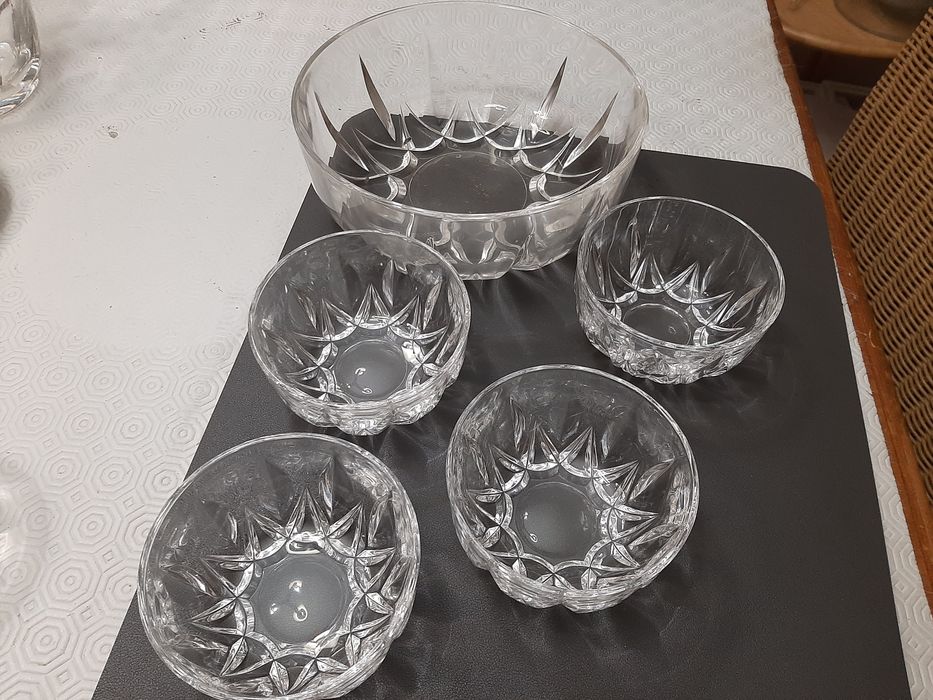 Fruteira e 4 taças em cristal