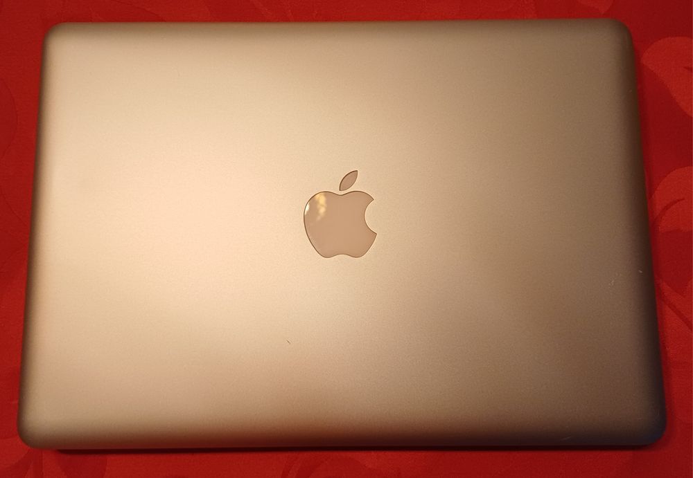 MacBook Pro 13' 2.5GHz Intel Core i5 4GB RAM 500GB