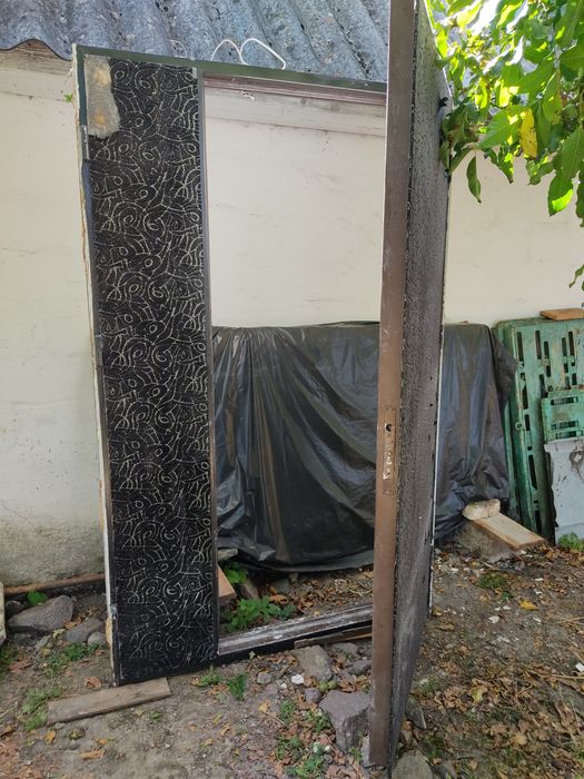 Продам металеві двойні двері.