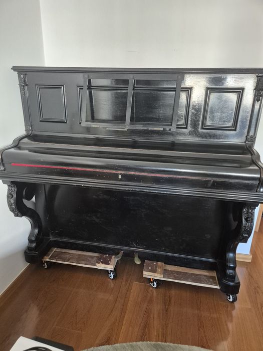 Piano Antigo com história