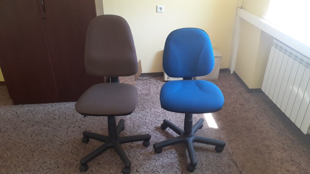 meble biurowe: szafy, biurka, krzesła