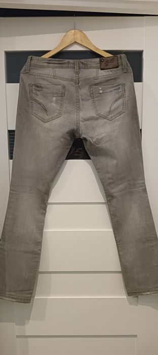 Spodnie jeansowe Reserved