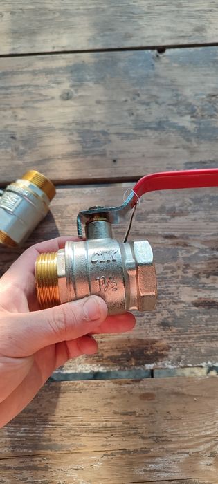 Продам краны новые