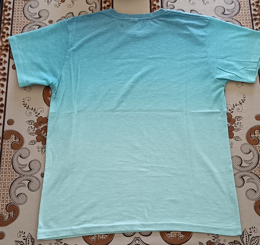 T-shirt azul claro nova, sem uso