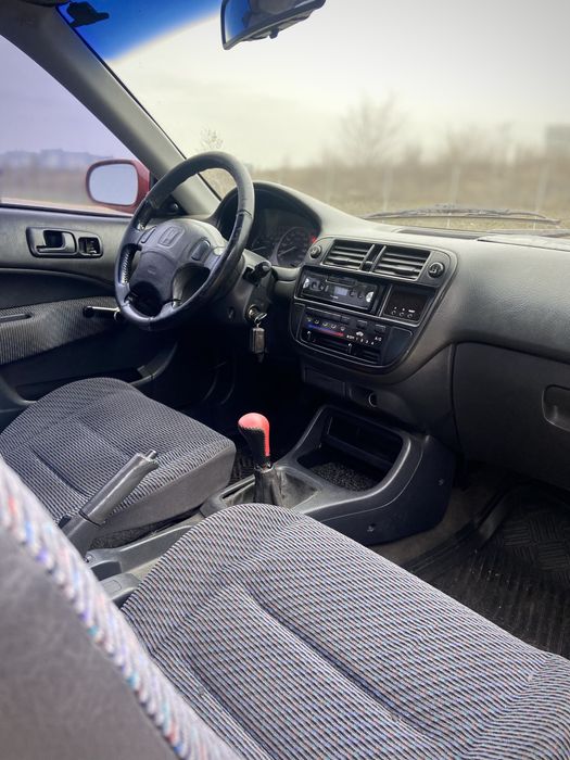 Honda Civic 1.4 на полном ходу