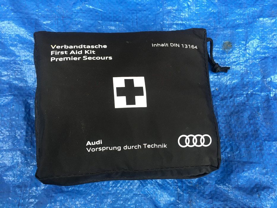 Audi Q5 80A A4 B9 A5 8W  Q7 4M Apteczka 8W0860282F