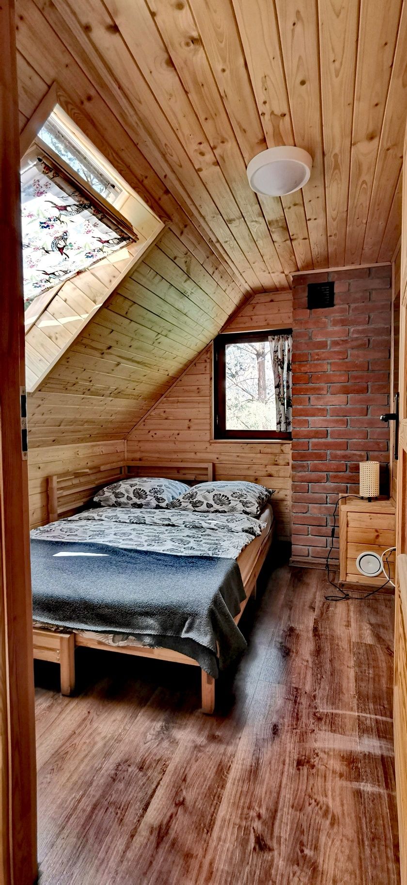 8-osobowy domek z kominkiem i balią.