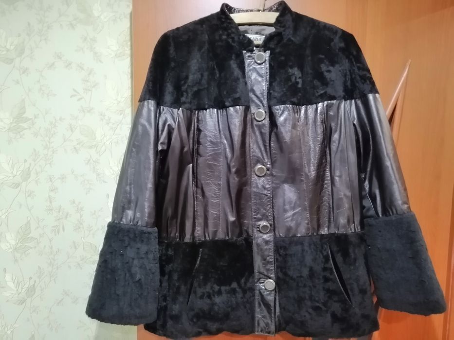 Жіноча шкіряна куртка
