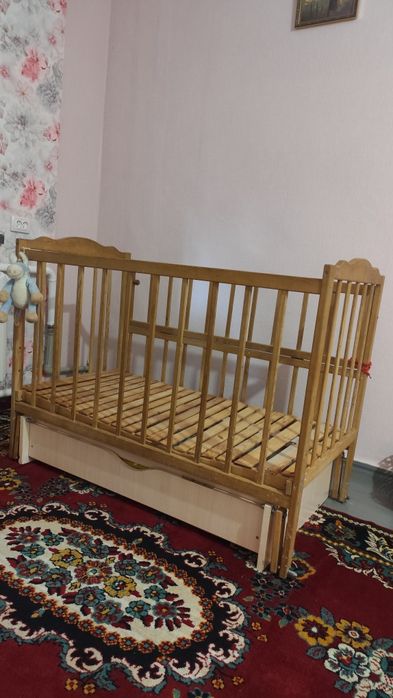 Дитяче ліжко з маятником