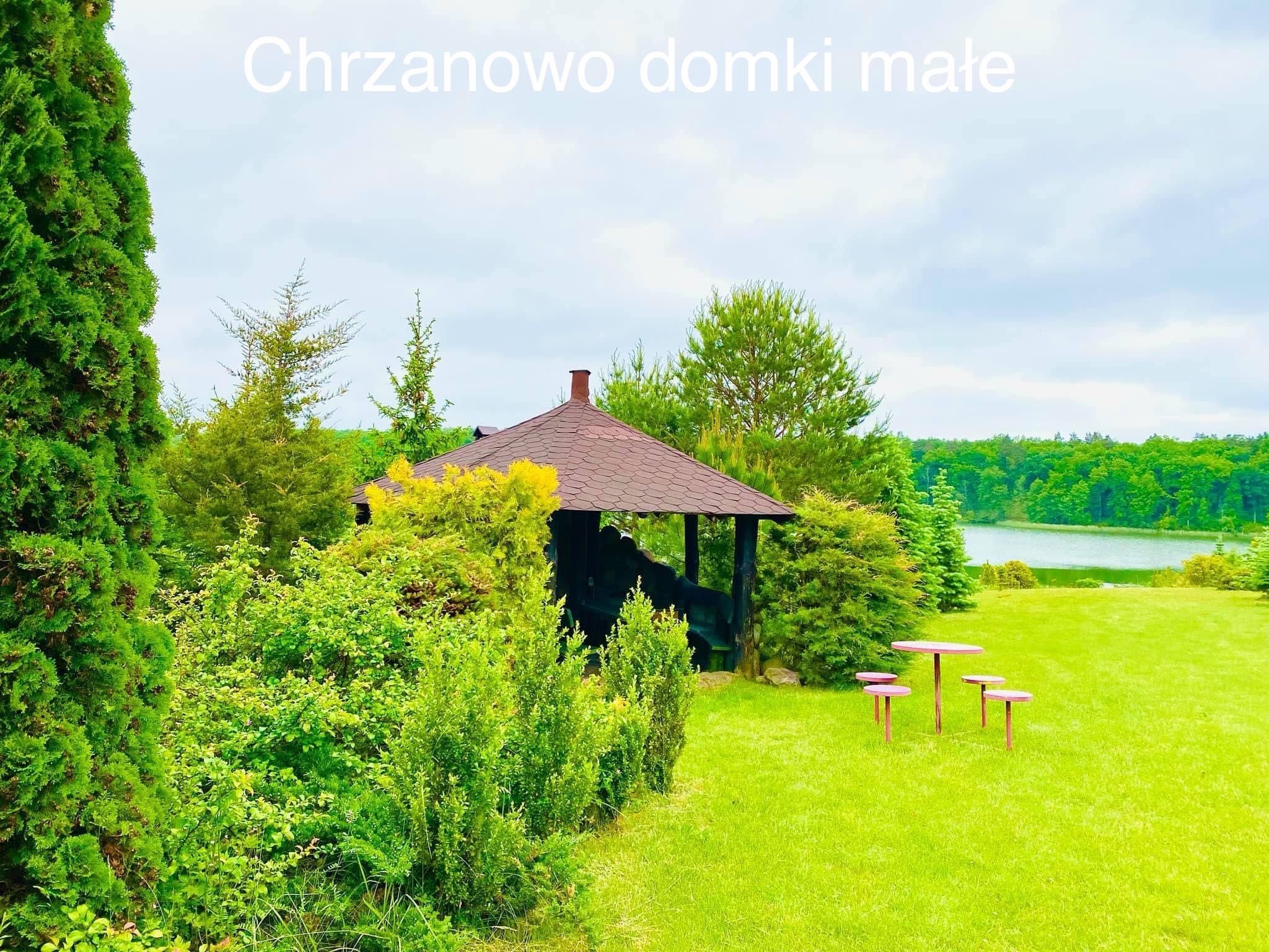 Domek na wynajem z dostępem do jeziora, z basenem