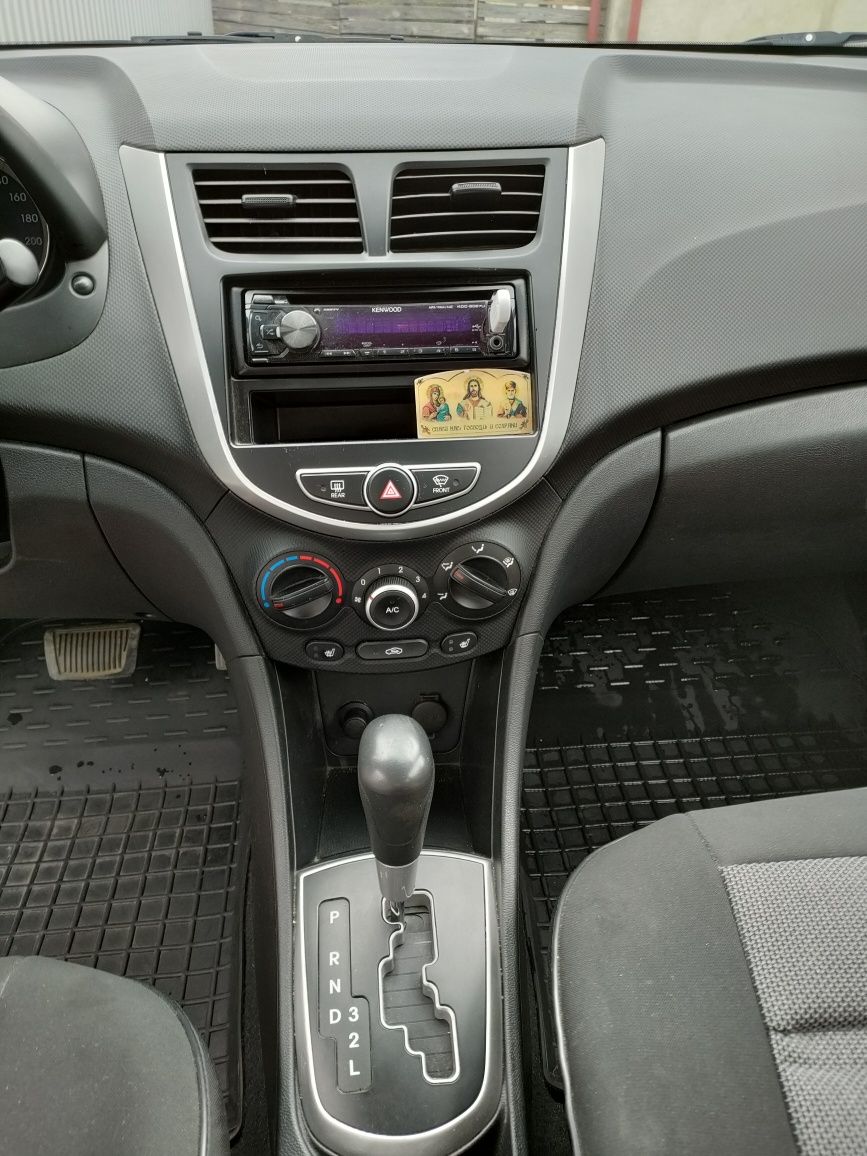 Hyundai Accent  1.6 автомат