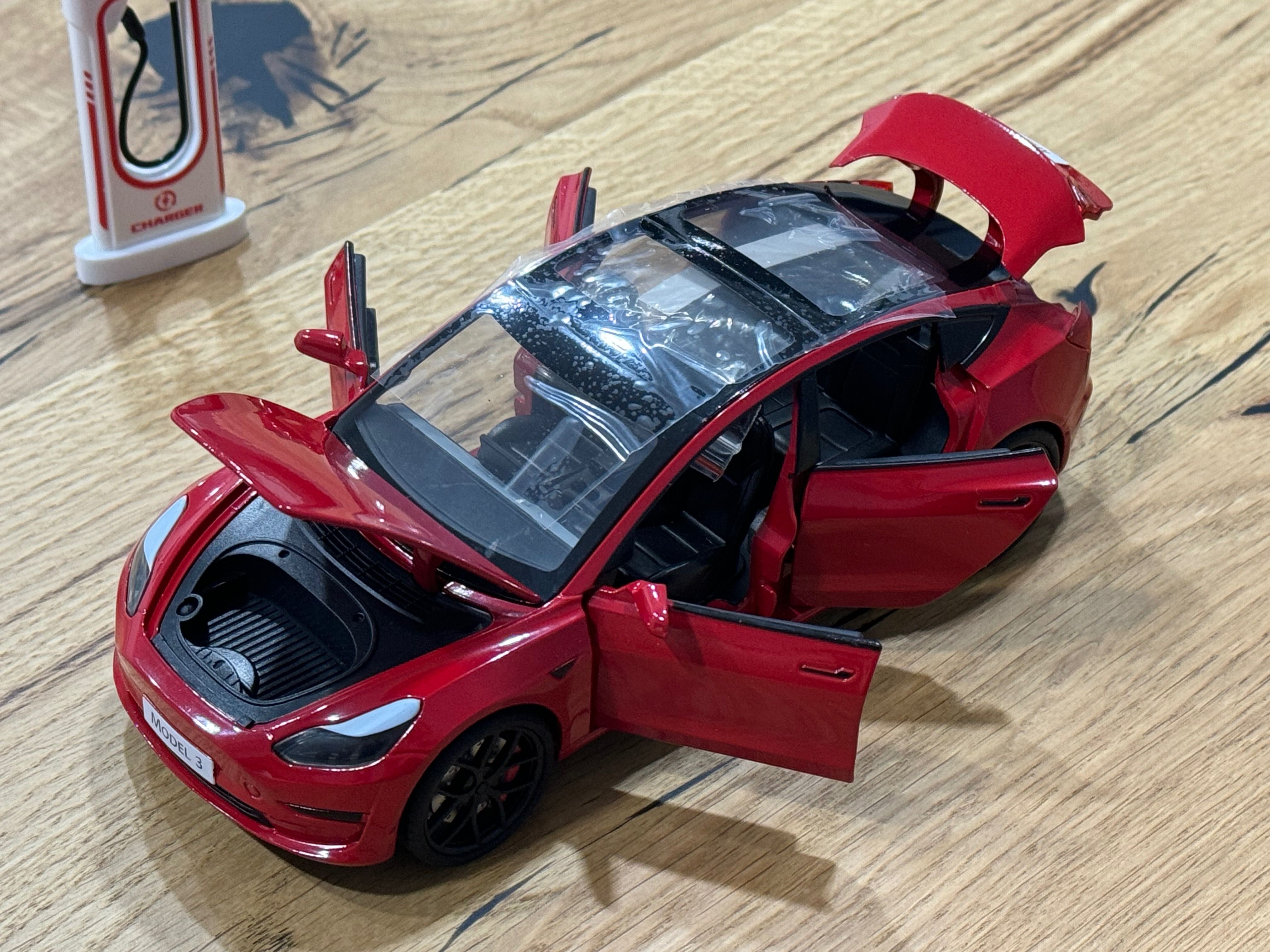 Моделька игрушка Tesla Model 3 (1:24)