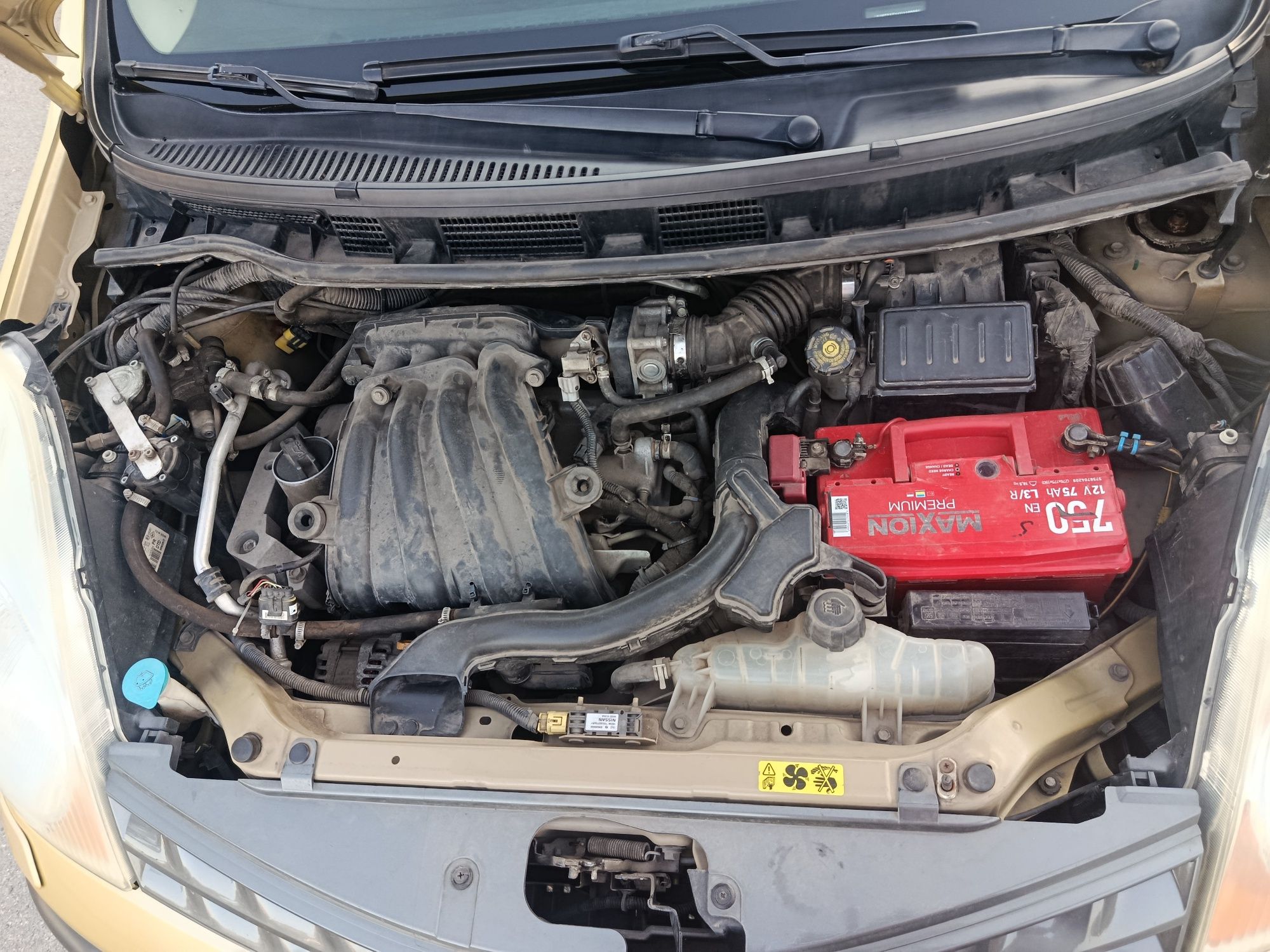 ПродамNissan Note E11 1,6 газ-бензин