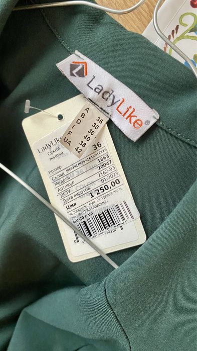 Розкішна сукня ( плаття ) в діловому стилі смарагдового кольору