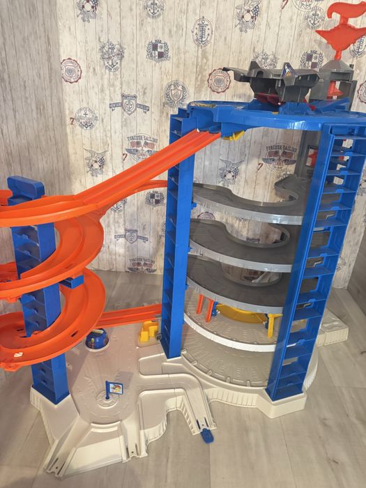 Трек Hot Wheels Гараж-гигант (FDF25), Трек мега гараж Хот виллс