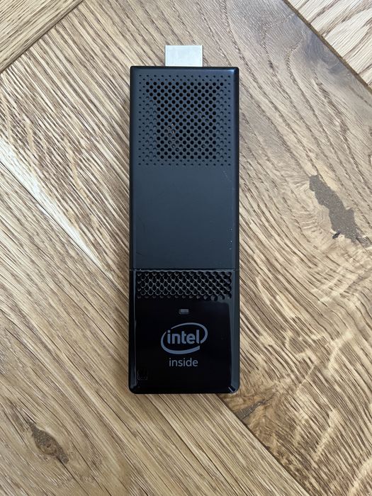 Intel Compute Stick STK1AW32SC 2GB/32GB Intel Atom x5-Z8330 4x1.44GHz