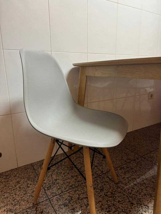 Mesa Kinda Home + Cadeiras Nórdicas